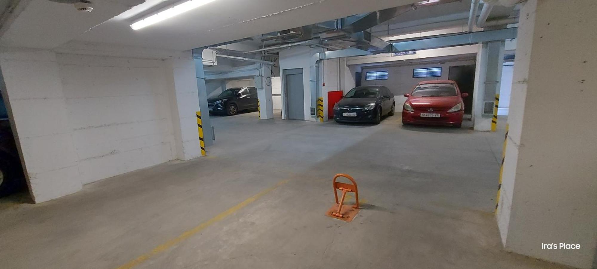 Ira'S 2 Bedroom Central Place With Private Parking Skopje Bagian luar foto