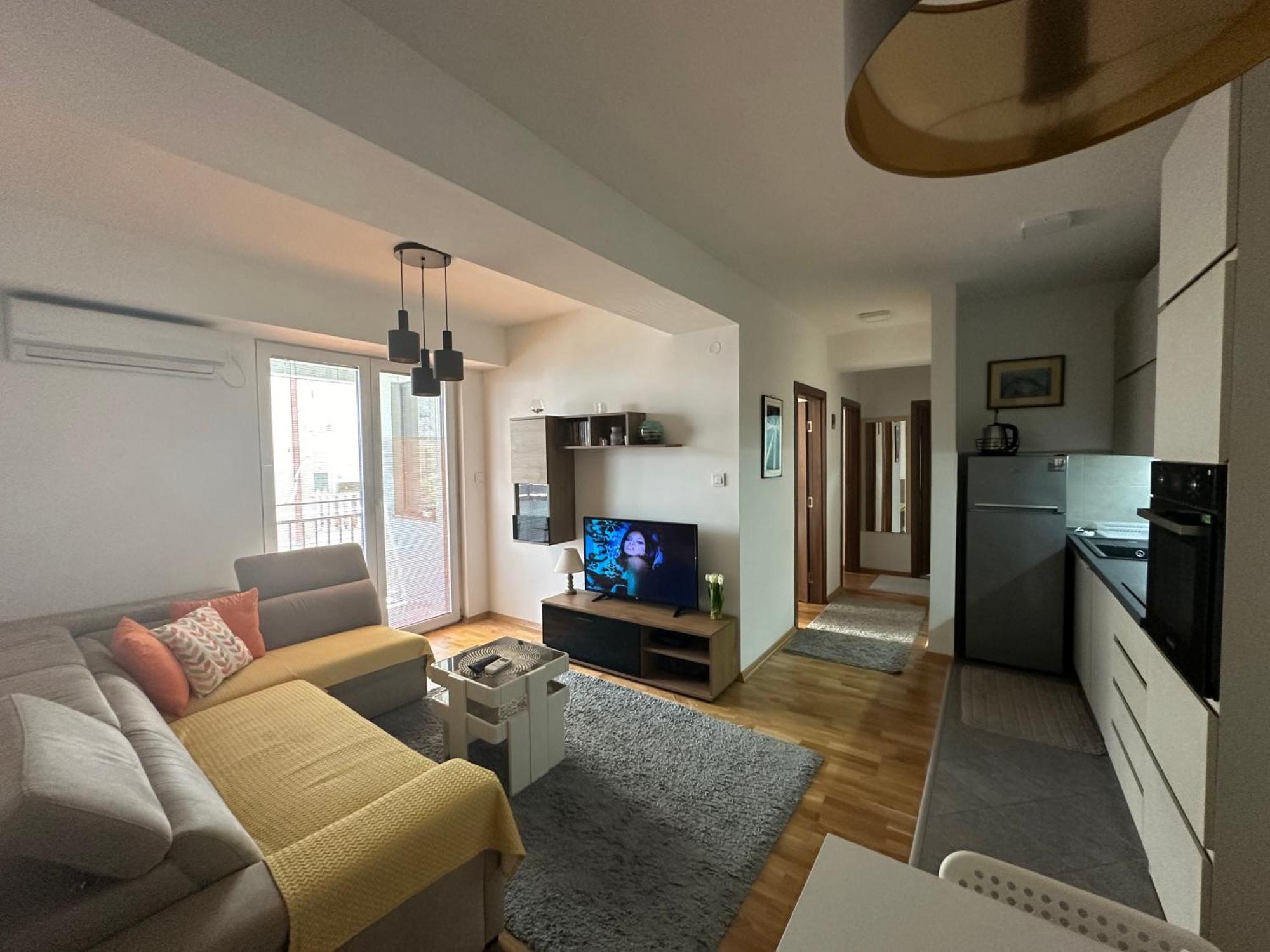 Ira'S 2 Bedroom Central Place With Private Parking Skopje Bagian luar foto