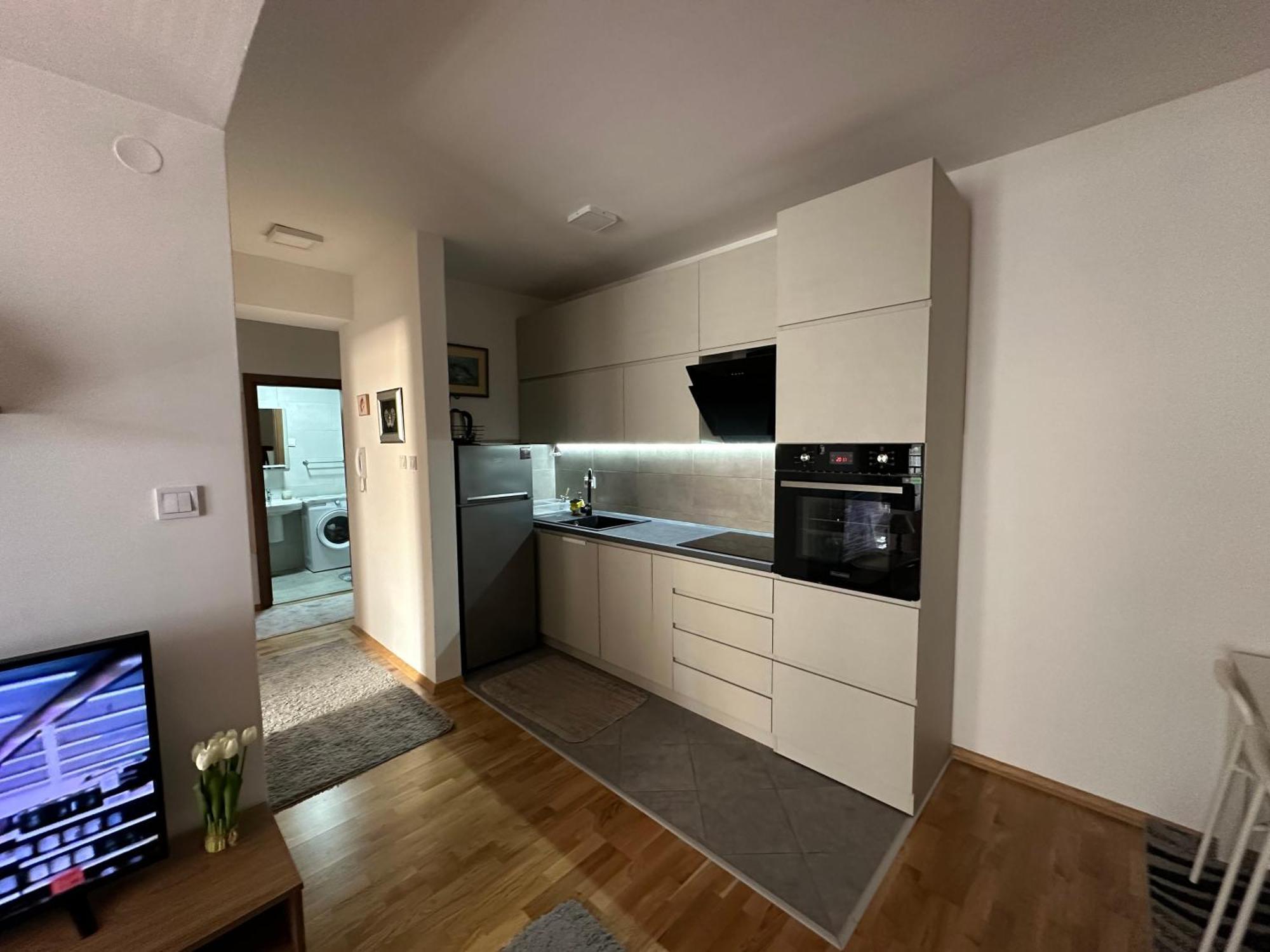 Ira'S 2 Bedroom Central Place With Private Parking Skopje Bagian luar foto