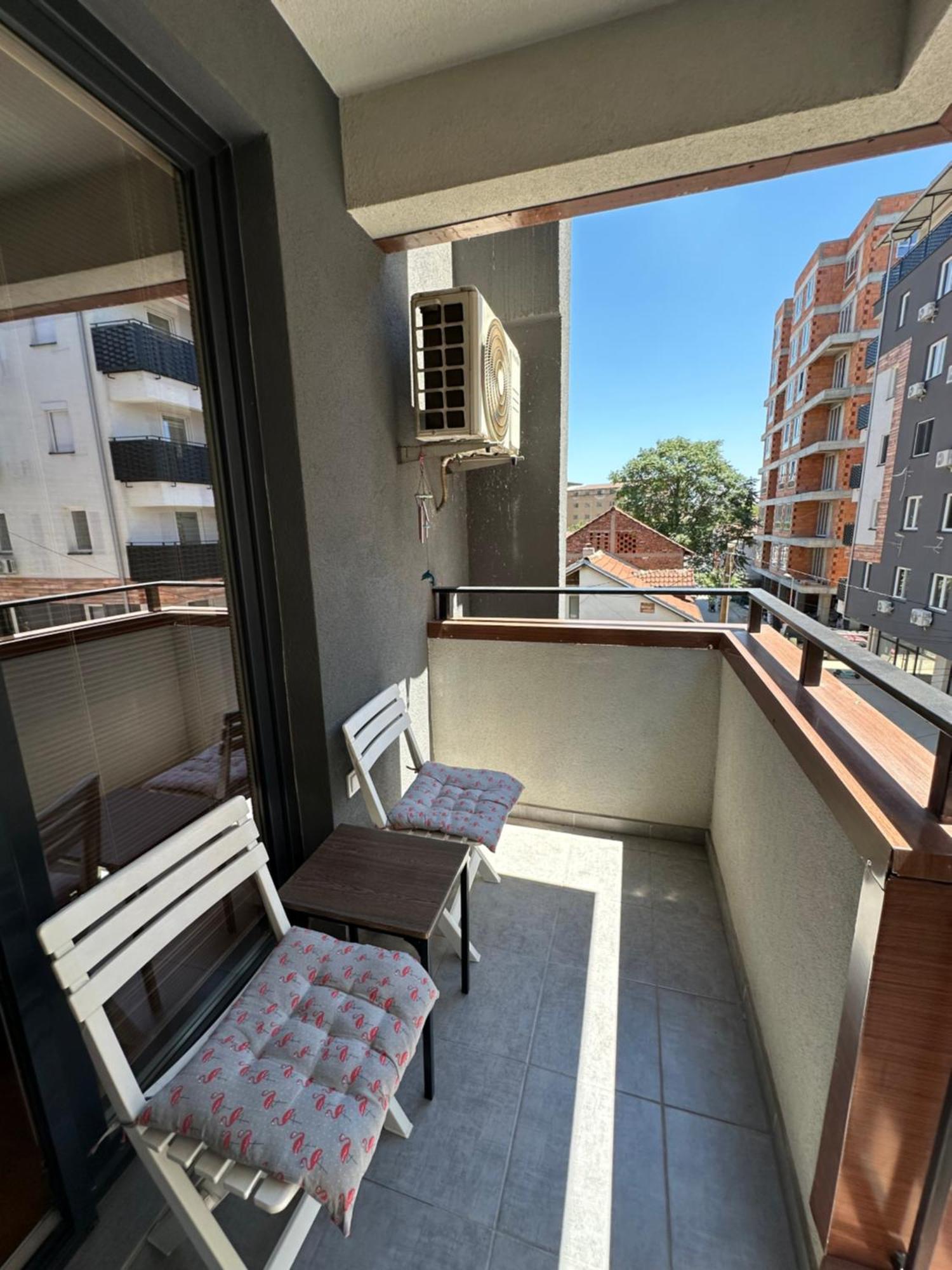 Ira'S 2 Bedroom Central Place With Private Parking Skopje Bagian luar foto